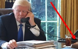 Bí ẩn nút bấm đỏ trên bàn làm việc của ông Trump
