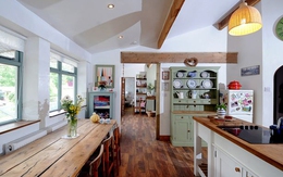 Cô gái biến garage cũ nát của bố mẹ thành ngôi nhà trong mơ