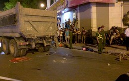 Xe tải cuốn cô gái vào gầm chết thảm trên phố Hà Nội