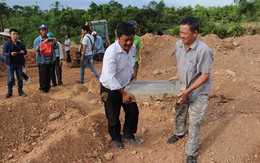 Tìm thấy bia mộ vợ vua triều Nguyễn tại công trường xây bãi xe