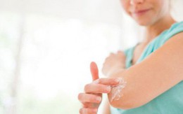 Bạn muốn cùi chỏ hết đen và thâm xì không? Dễ lắm, chăm chỉ bôi hỗn hợp này đi