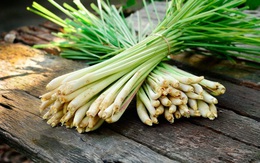 Bỏ ra 5 nghìn mua bó sả về chưng nước, mẹo hay cho các chị em da dầu và dễ nổi mụn