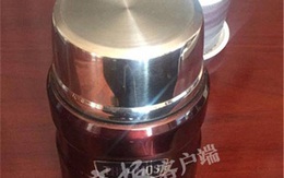 Thương chồng tăng ca, vợ nấu canh đậu đỏ gửi đến công ty, ai ngờ bị shipper "rút lõi" theo cách đáng phẫn nộ
