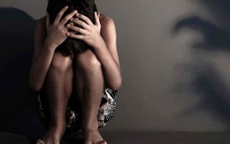 Bị bố ruột xâm hại nhiều lần, nữ sinh tuổi teen nghĩ quẩn cắt cổ tay tự tử