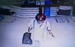 Lộ diện nghi phạm dùng súng, bịt mặt xông vào cướp ngân hàng