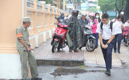Bác bảo vệ được hàng ngàn học sinh cúi chào hàng ngày