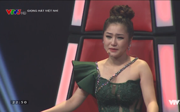 Hương Tràm bật khóc nức nở đến nỗi không thể nói thành lời