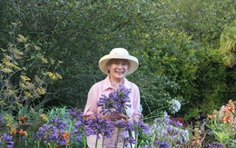 "Khu vườn địa đàng" của cụ bà 83 tuổi dành 33 năm để thỏa mãn tình yêu với cây và hoa