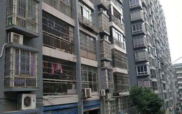 Cả giận mất khôn, mẹ ném con 7 tháng tuổi xuống đất tử vong chỉ vì cãi nhau với chồng