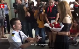 Chàng trai dàn cảnh bị bắt ở sân bay để cầu hôn bạn gái