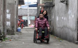 Cô gái tự nguyện bỏ việc để yêu và chăm sóc một chàng trai xa lạ