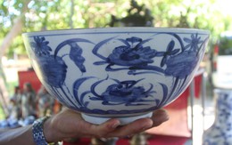 Độc lạ chiếc bát cổ 22 triệu ở chợ phiên Đà thành