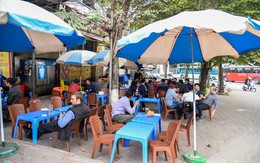 Quán nhậu Hà Nội coi vỉa hè như 'của nhà mình'