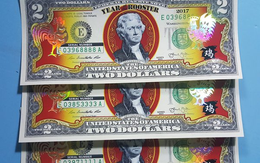 Tờ 2 USD in hình gà giá cả triệu đồng vẫn khan hiếm