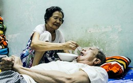 Chuyện tình ngỡ như phim của bà bán vé số 63 tuổi