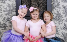 3 bé gái ung thư từng gây chấn động năm 2014 lại có dịp chụp chung một bức ảnh và nở nụ cười rạng rỡ