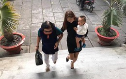 Phi Thanh Vân ôm con 5 tiếng tại tòa án, chồng vẫn không đến giải quyết ly hôn