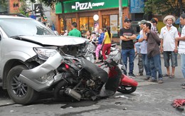 Kinh hãi người đàn ông đi SH bị xe chèn vỡ ổ bụng