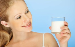 Người bệnh sỏi thận có nên uống nhiều sữa?