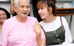 Minh Hà thân thiết với mẹ chồng 91 tuổi