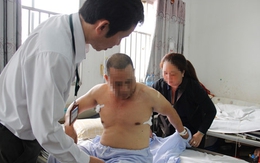 Chủ tiệm tóc bị truy sát tại khoa cấp cứu sau khi bị đâm 6 nhát