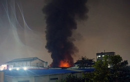 Công ty dệt may Thành Công ở Sài Gòn cháy ngùn ngụt