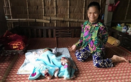 Cuộc sống đã có niềm vui của "người mẹ điên" sinh con gái vì bị hiếp dâm sau một tháng được mọi người giúp đỡ