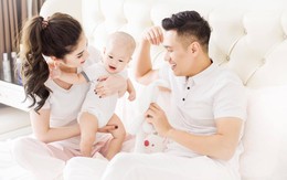 Việt Anh vui vẻ bên vợ con sau loạt ảnh thân mật bạn diễn ở quán bar