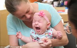 Hai bà mẹ hứng "rổ gạch đá" vì clip con gái 4 tháng tuổi khóc lóc đau đớn do bấm lỗ tai