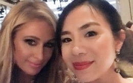 Paris Hilton vui vẻ tạo dáng cùng nữ doanh nhân Việt Nam xinh đẹp
