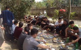 Bữa cỗ "chất nhất Vịnh Bắc Bộ": Mỗi người một mâm, ngồi dọc đường làng