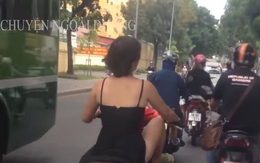 Sốc với màn phóng xe máy như điên, co chân lạng lách mặc kệ bị lộ nội y của cô gái trẻ