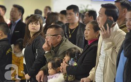 Sân bay Nội Bài chật kín chỗ vì người nhà chờ đón họ hàng về quê ăn Tết