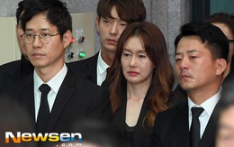 Lễ tang Kim Joo Hyuk: Tình cũ, vợ chưa cưới và dàn sao khóc tiễn đưa