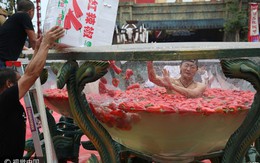 Cuộc thi kỳ lạ khiến nhiều người hết hồn