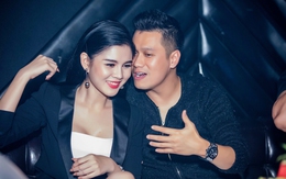Việt Anh thân mật với hai bạn diễn phim 'Người phán xử' trong quán bar