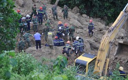 Vụ sạt lở 18 người bị vùi lấp ở Hòa Bình: Mưa lớn khiến công tác tìm kiếm nạn nhân gặp nhiều khó khăn