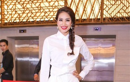 Chỉ với áo sơ mi trắng mà Phạm Hương mặc đủ kiểu vẫn không thể chê được