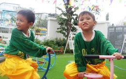 Hai bé trai 4 và 5 tuổi nghi bị mẹ bỏ rơi dưới chân cầu: Nửa đêm tỉnh giấc khóc đòi mẹ