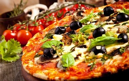 Bánh pizza giá 4,5 tỷ đồng đại gia ăn được làm từ cái gì?