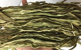 Rau khô như nắm cỏ: 500 ngàn/kg, xếp hàng nửa tháng chờ mua
