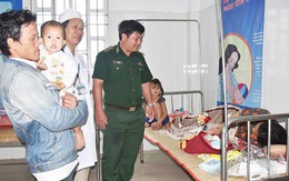 Sản phụ ở Cà Mau sinh 'mẹ tròn con vuông' trong bão Tembin
