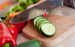 Những sai lầm khiến thớt 'bẩn như bồn cầu' bạn phải tránh