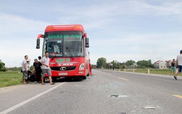 Xe container tông ôtô khách, 40 người hoảng loạn