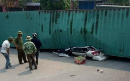 Nam Định: Xe đầu kéo rơ - móc bị lật, đè xe con dẹp lép