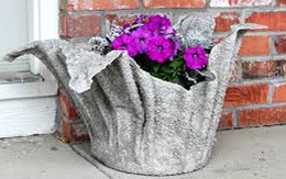 Biến khăn mặt cũ thành bình trồng cây lạ mắt