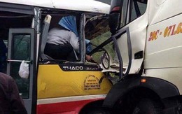 Xe buýt đâm xe tải trên cao tốc, một người chết