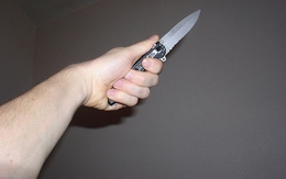 Thấy con gái bị cưỡng hiếp tập thể, bà mẹ Nam Phi dùng dao xử