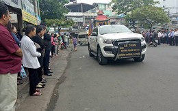 Hàng nghìn học sinh tiễn biệt thầy hiệu trưởng đột ngột qua đời