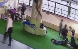 Thầy giáo Trung Quốc bắt học sinh ngửi chân vì coi đây là trò đùa